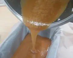 Step <p> Verter inmediatamente del vaso al molde preparado. </p> illustration