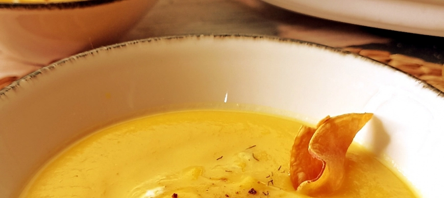 CREMA DE CALABAZA Y MANZANAS AL CURRY
