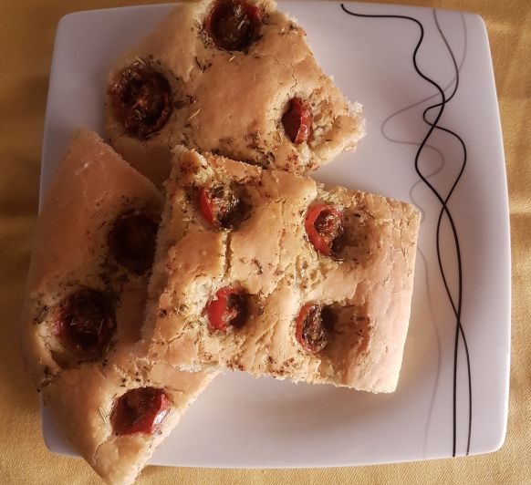 Focaccia de Cherrys con Hierbas Provenzales