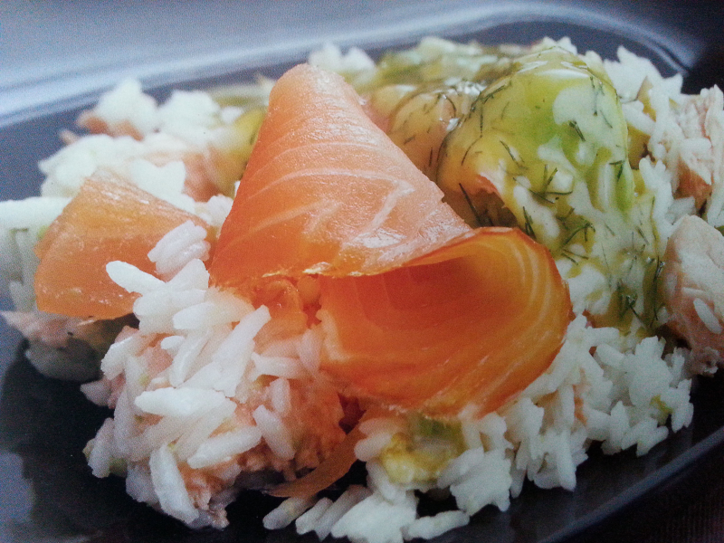 ENSALADA NÓRDICA DE SALMÓN CON ALIÑO DE ENELDO