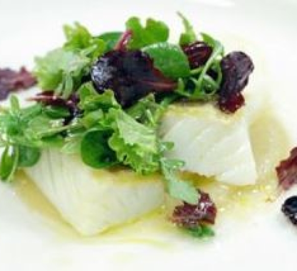 BACALAO CON CREMA DE PIÑA E HINOJO Y ENSALADA DE BROTES CON ACEITE DE VAINILLA Thermomix®