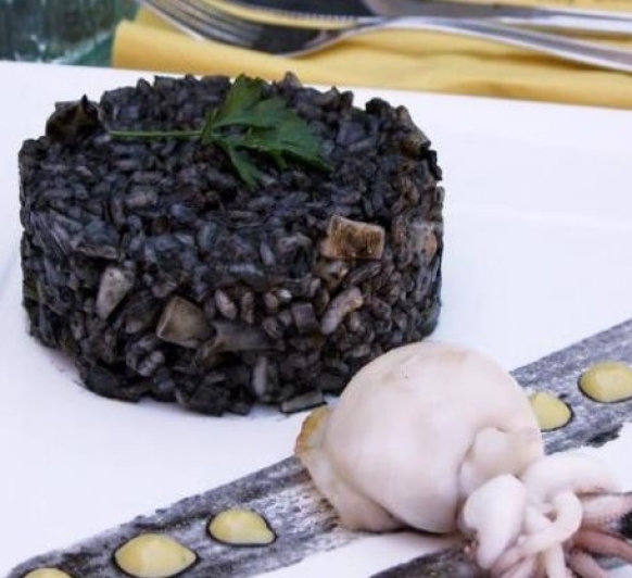 ARROZ NEGRO CREMOSO CON CALAMARES