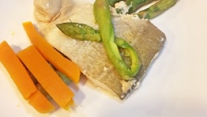 Bacalao confitado con alioli de ajo negro